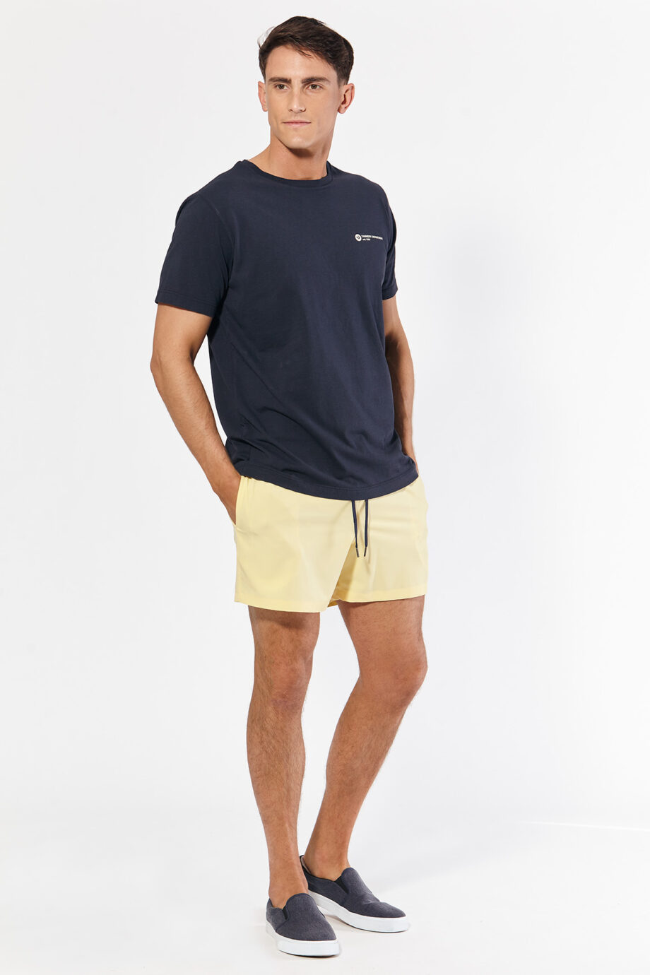 Short clásico liso