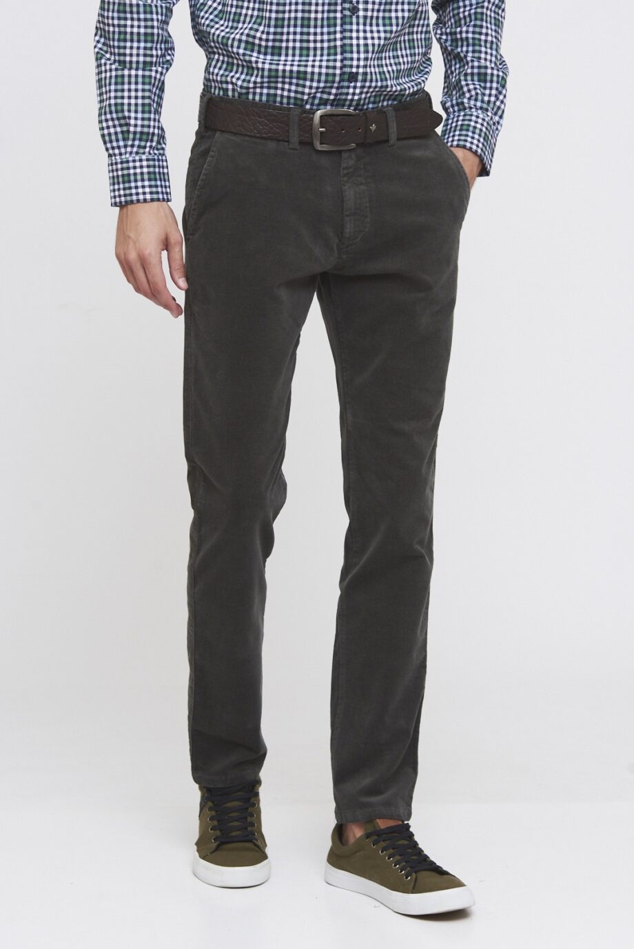Chino regular fit de corderoy 21 bastas