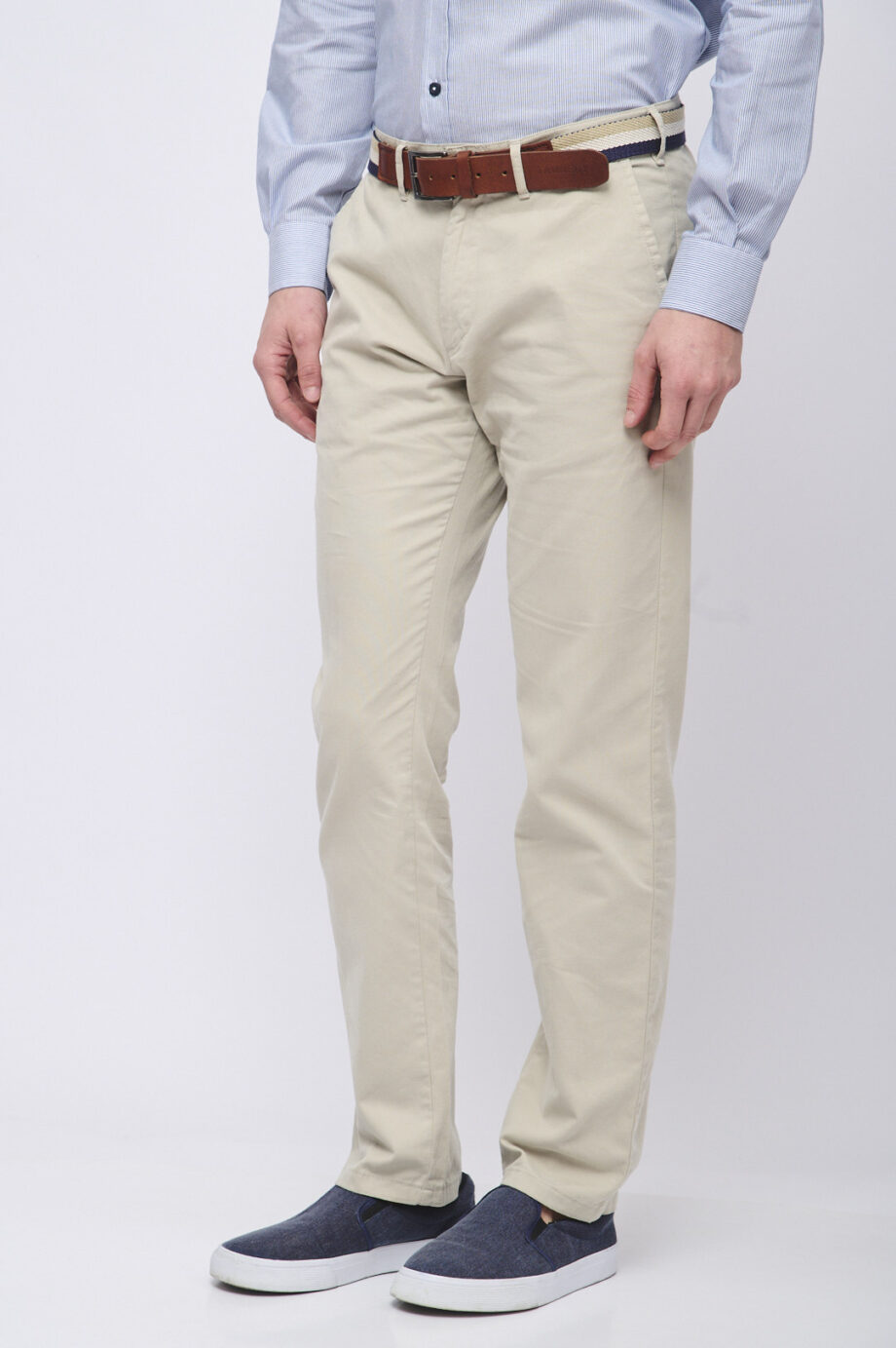 Chino básico regular fit de gabardina