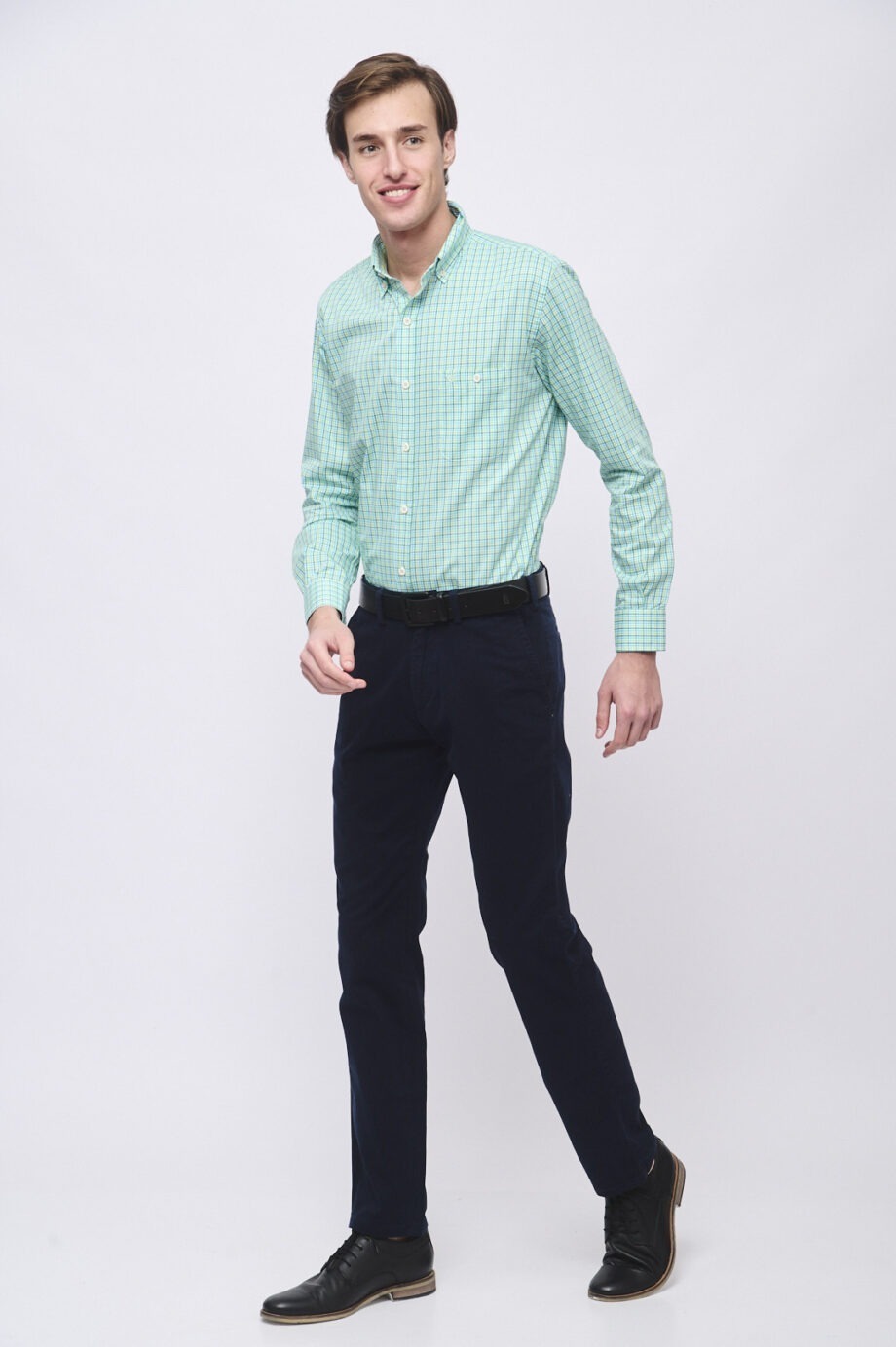 Chino básico regular fit de gabardina