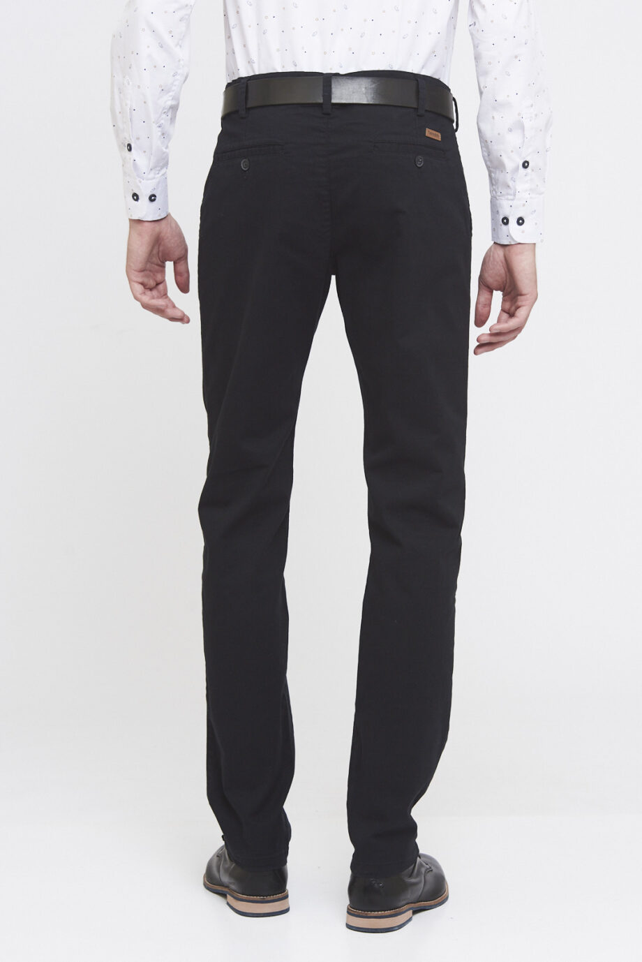 Chino básico regular fit de gabardina