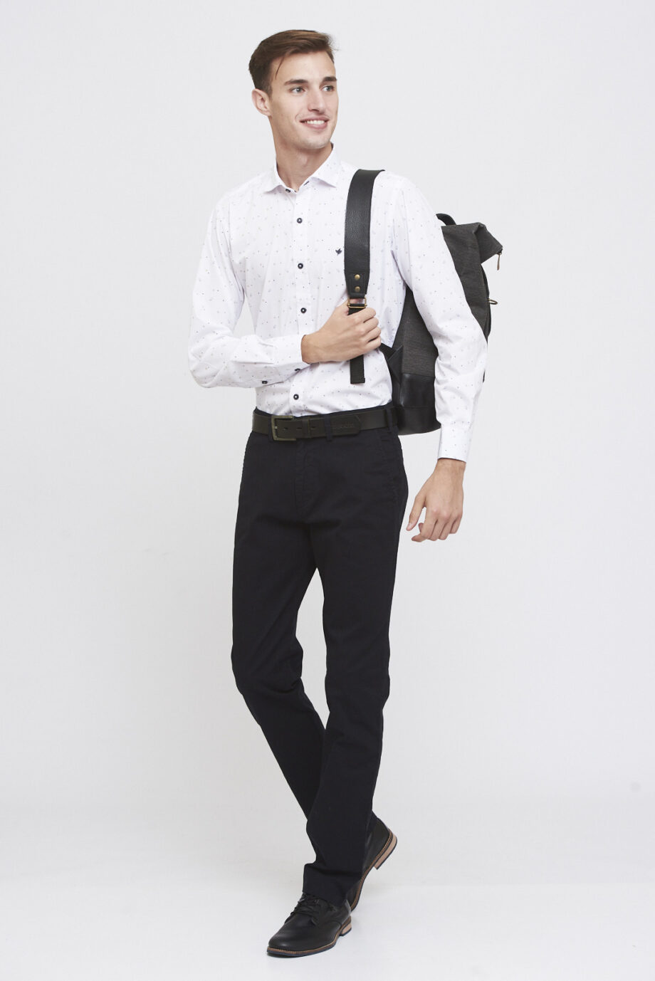 Chino básico regular fit de gabardina