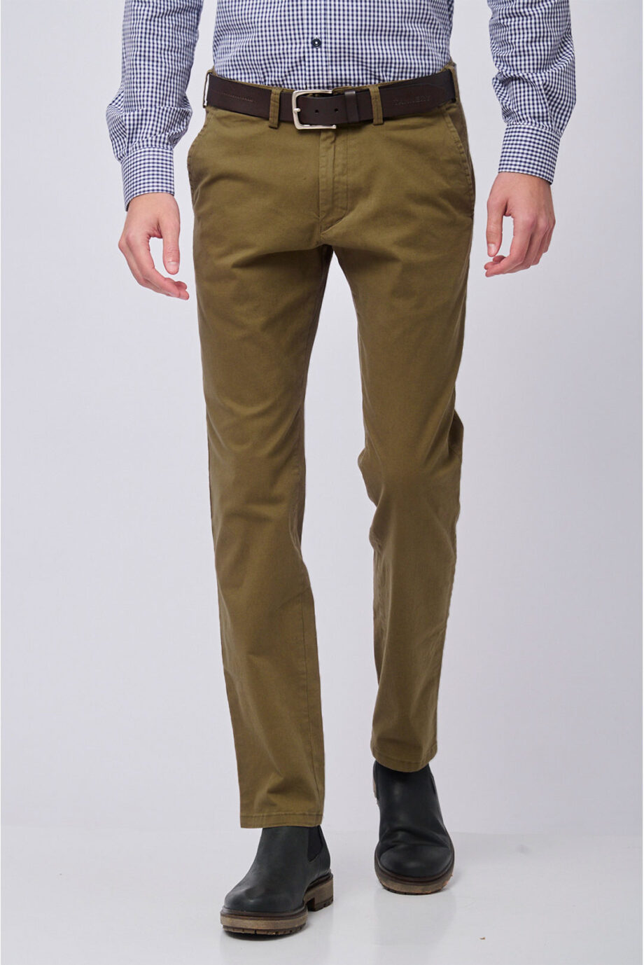 Chino básico regular fit de gabardina