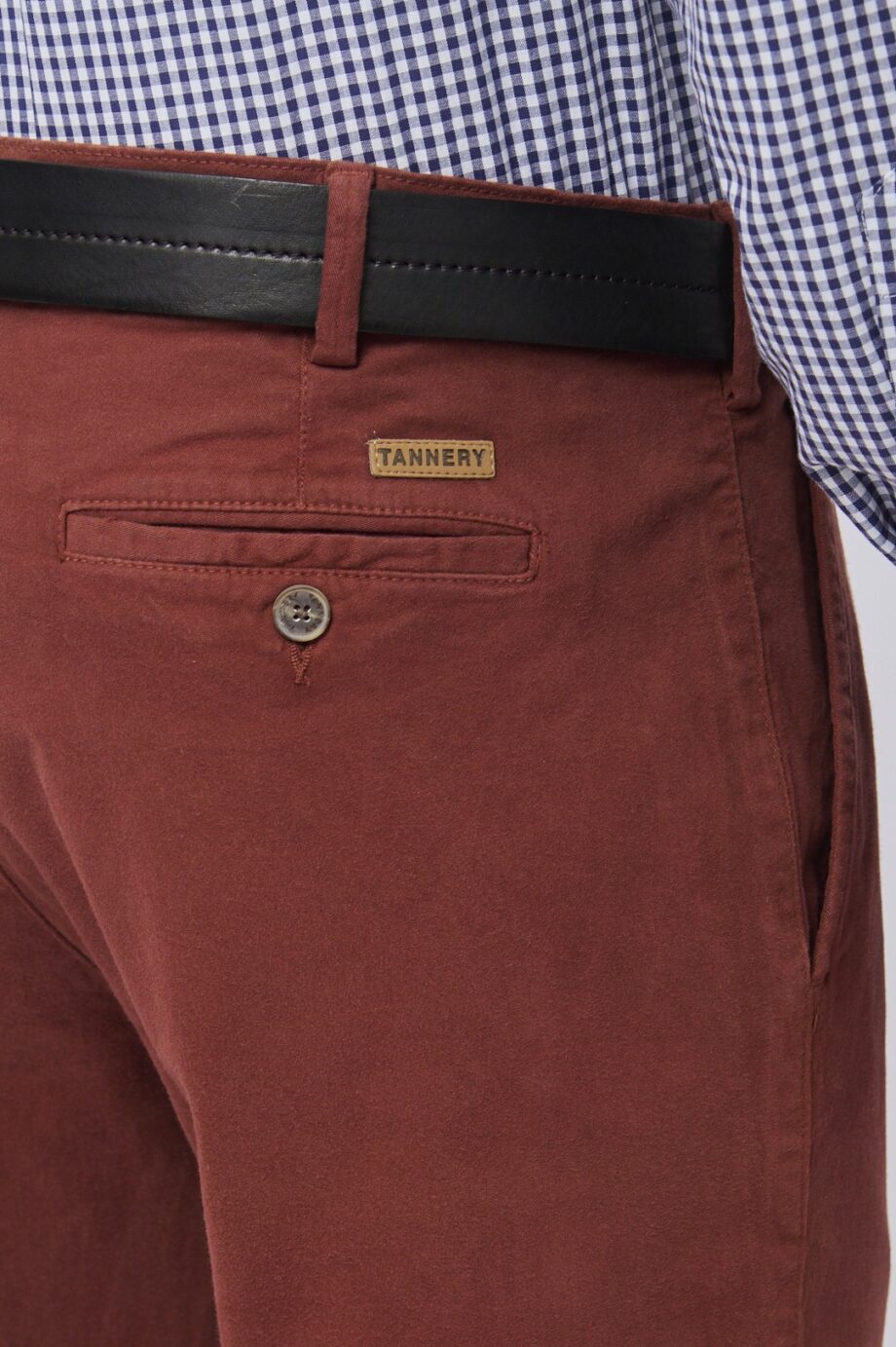Chino básico regular fit de gabardina teñida