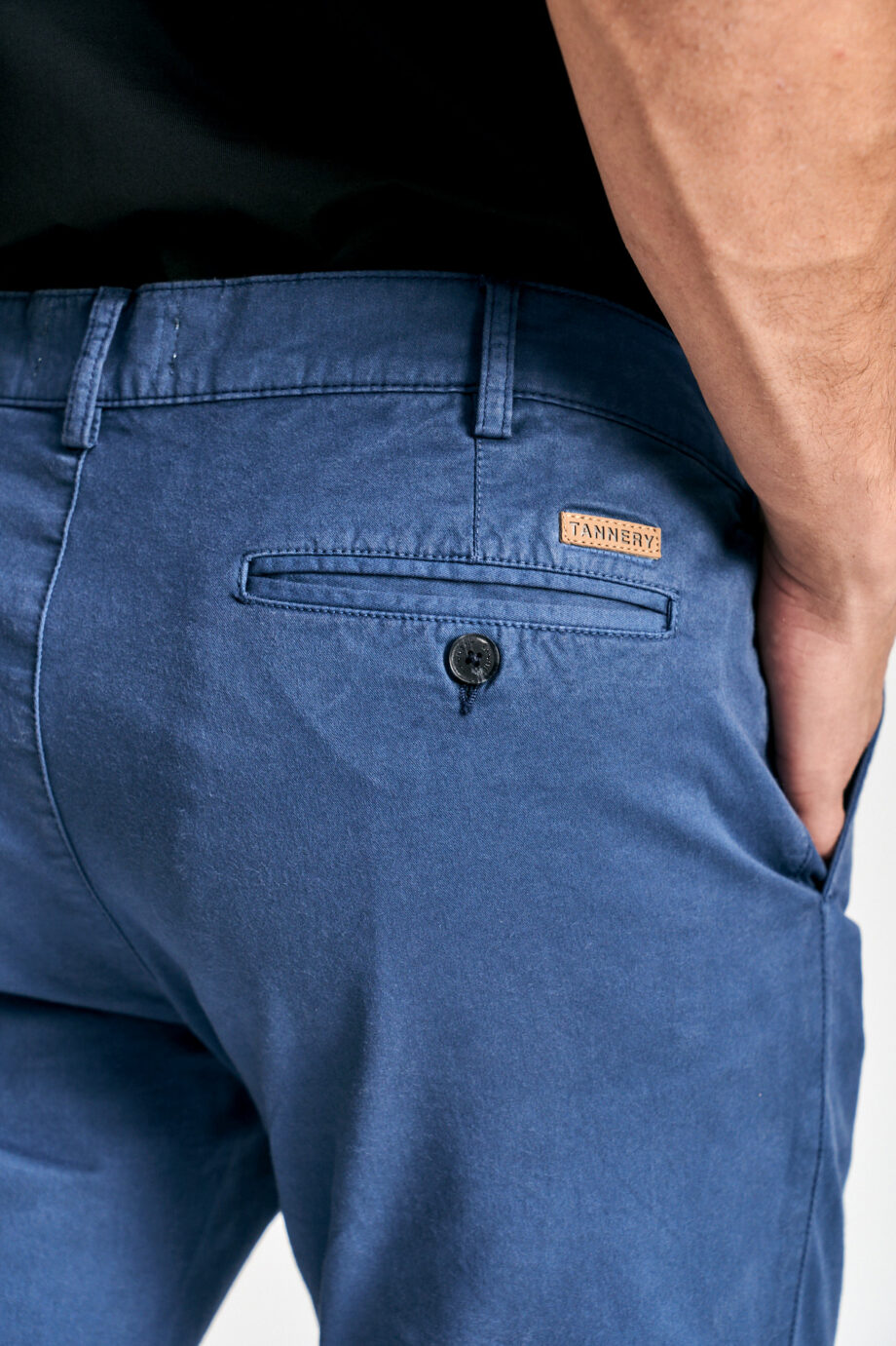 Chino básico regular fit de gabardina teñida