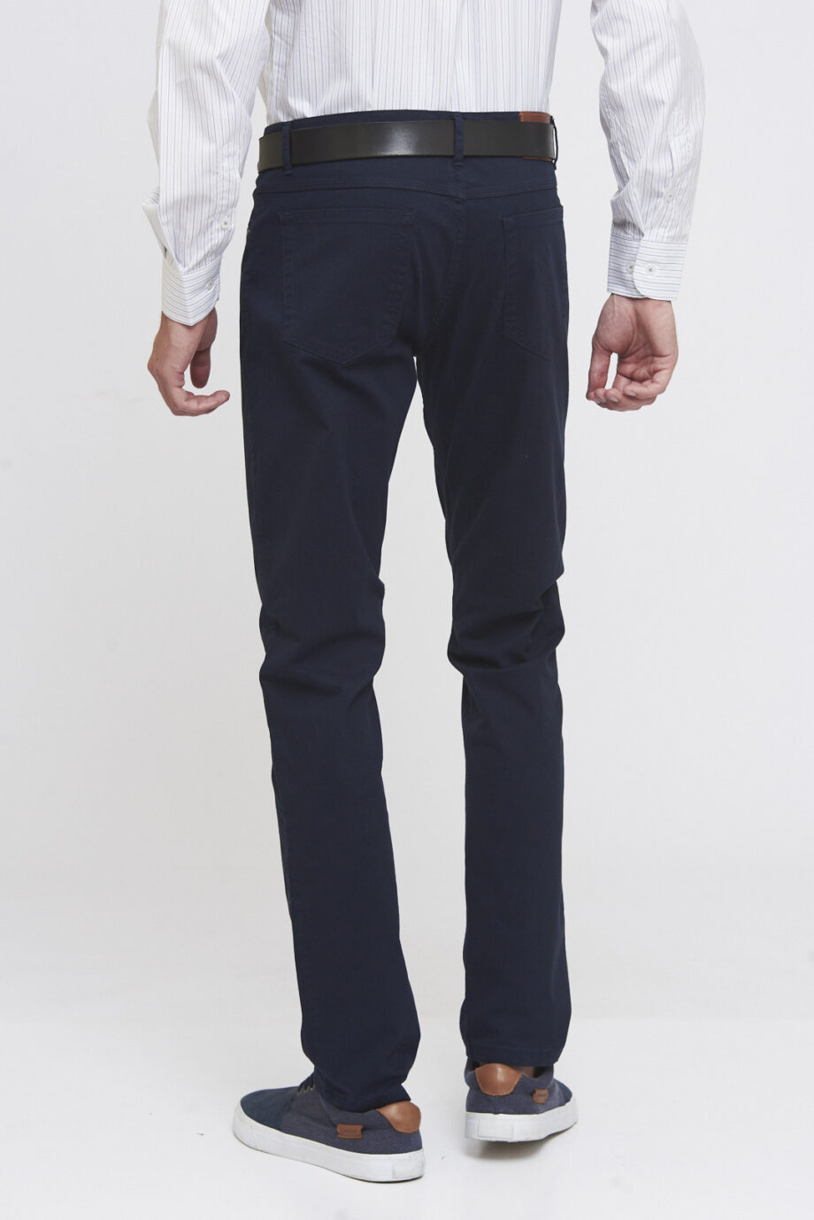 Pantalón corte jean regular fit de gabardina