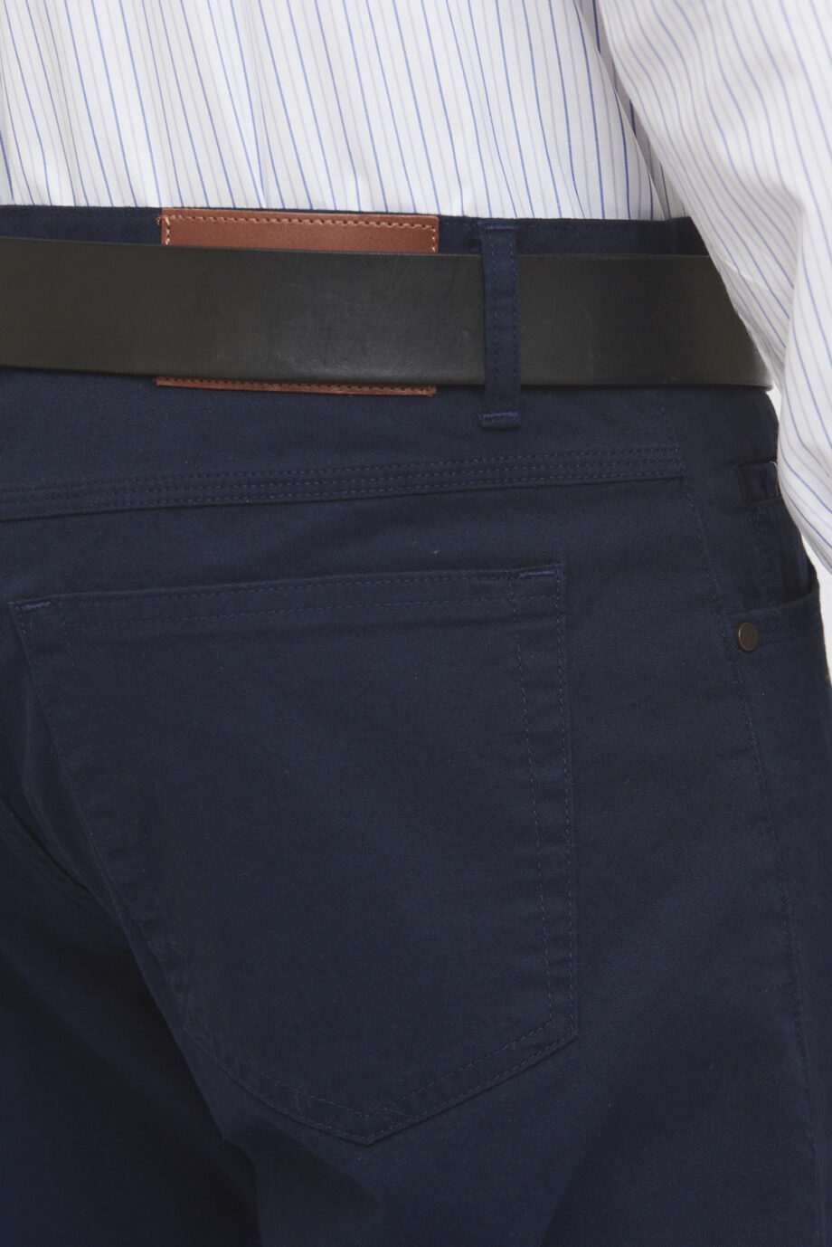 Pantalón corte jean regular fit de gabardina