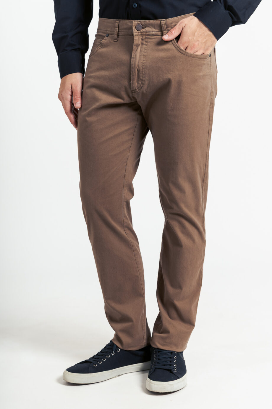 Pantalón corte jean regular fit de gabardina