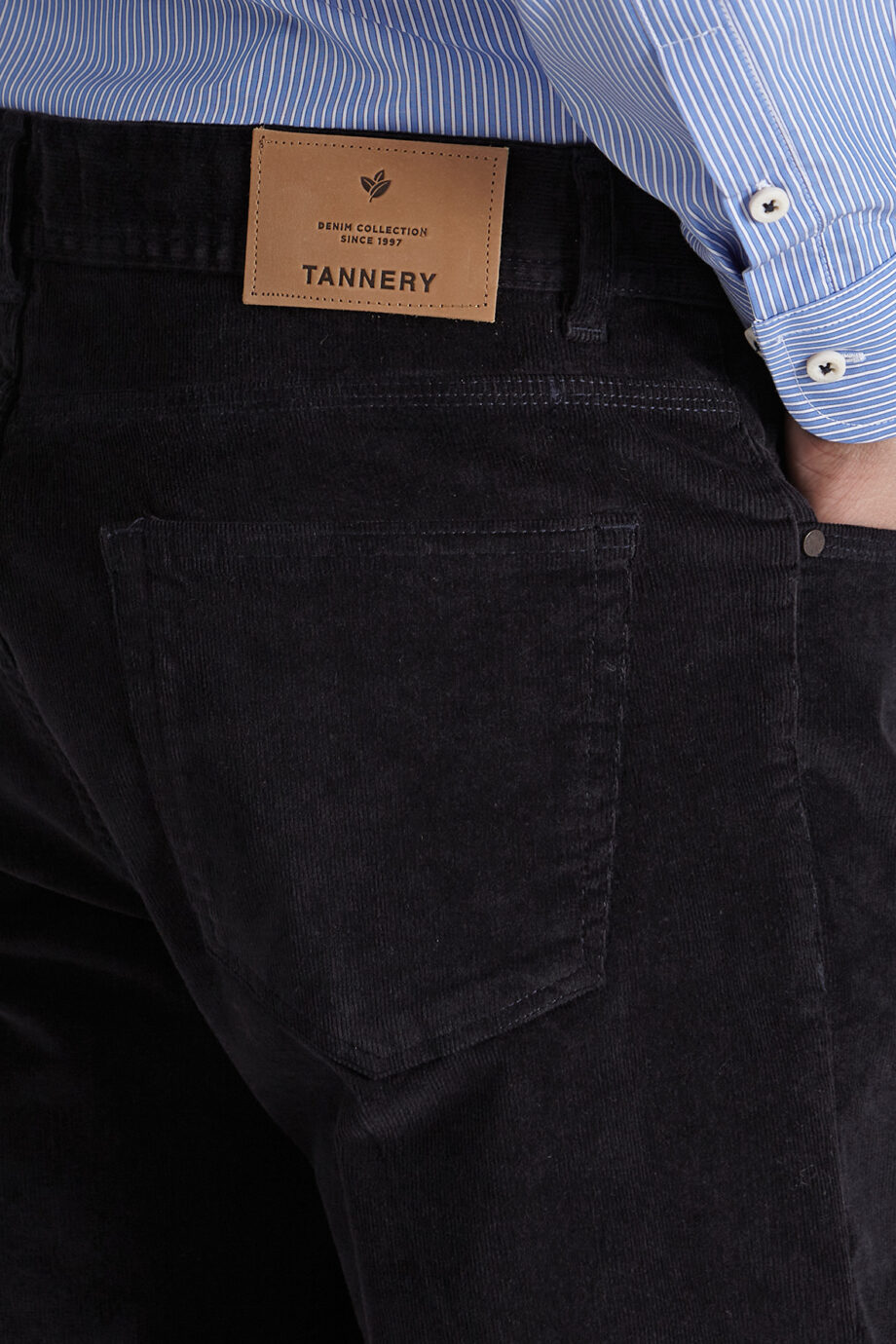 Pantalón corte jean de corderoy 21 bastas