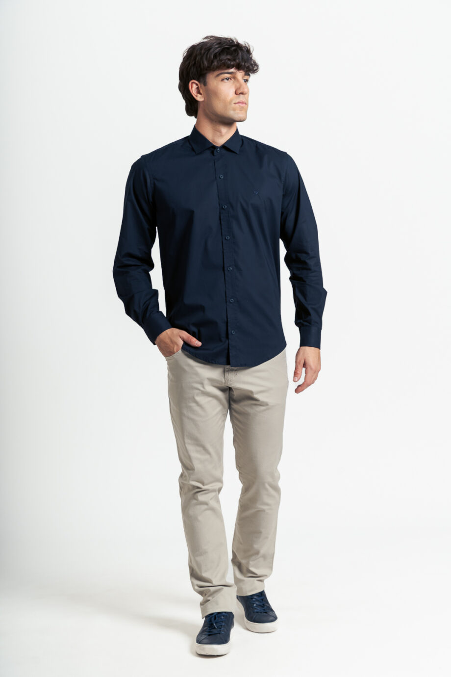 Pantalón corte jean regular fit de gabardina liviana