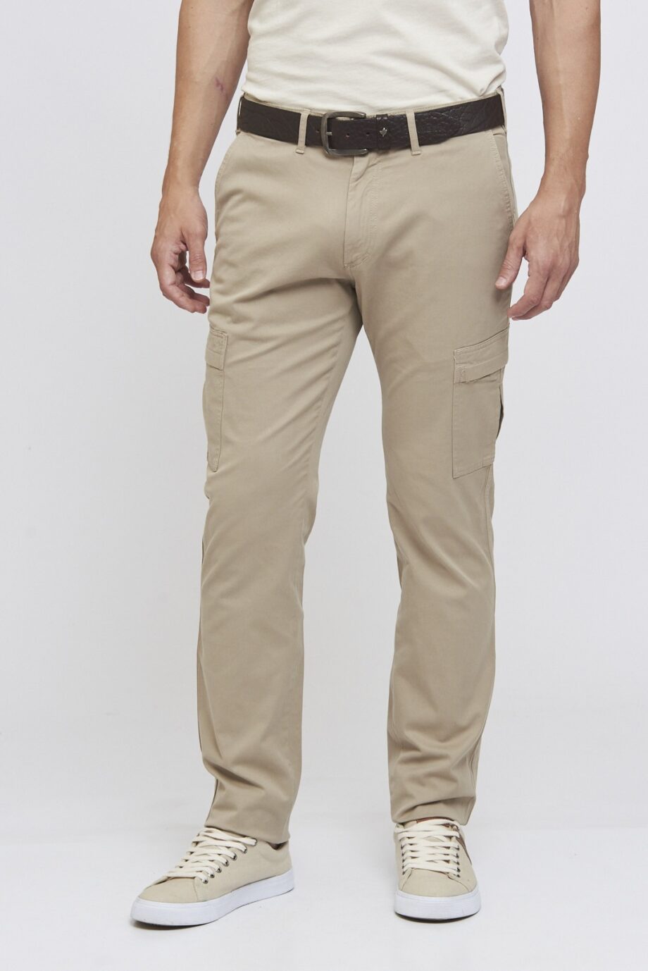 Cargo slim fit de gabardina elastizada