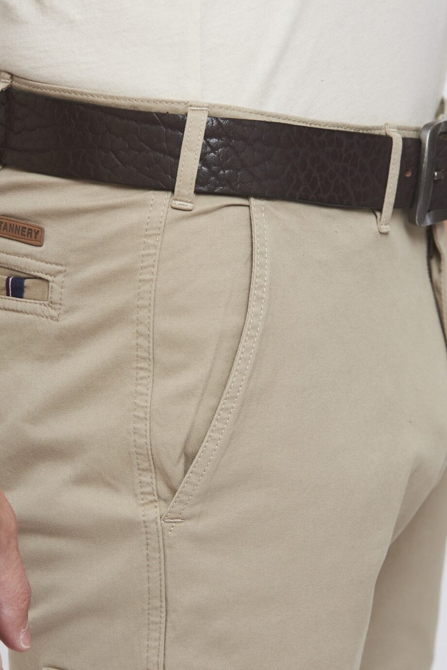 Cargo slim fit de gabardina elastizada