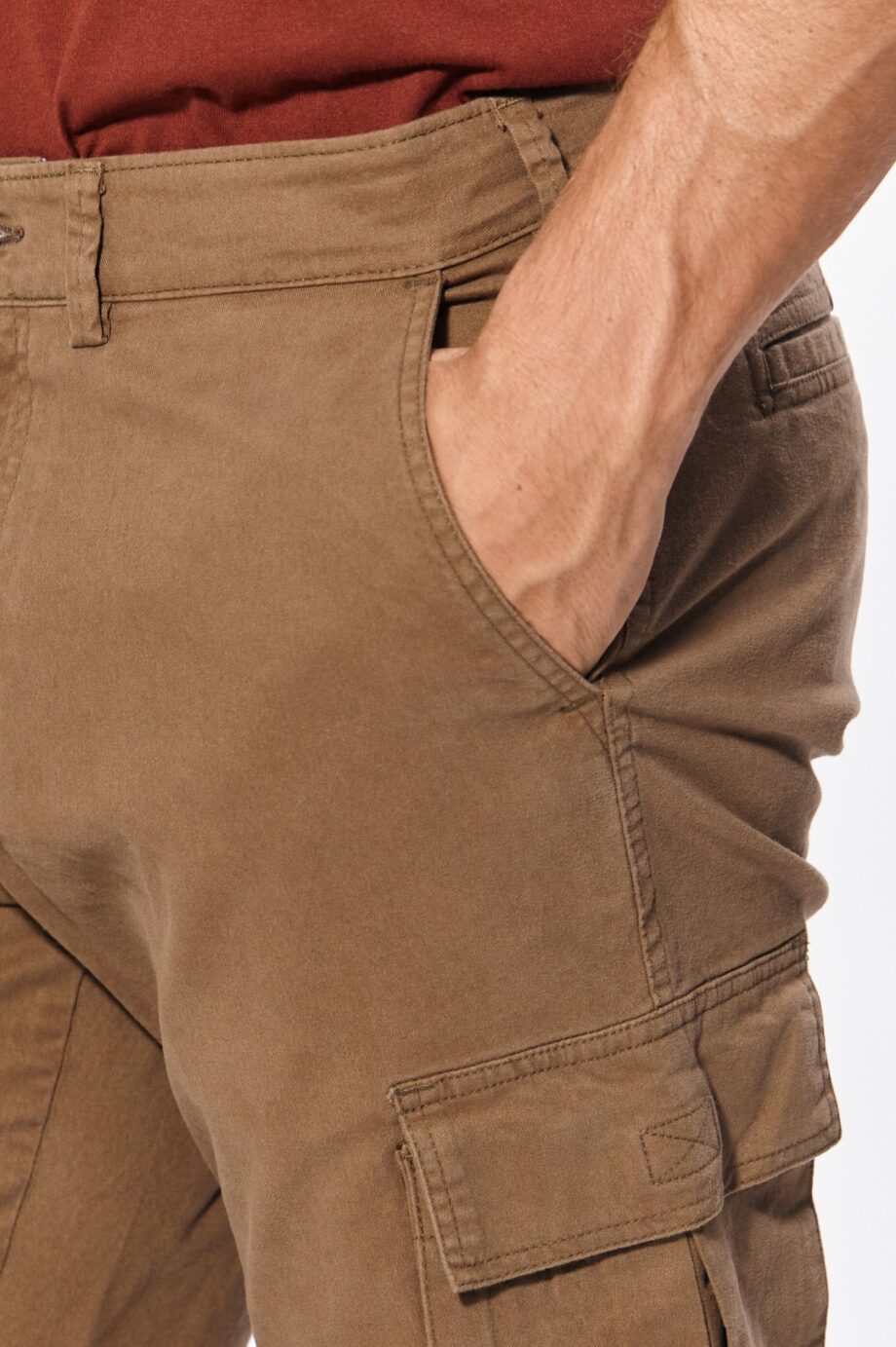Pantalón cargo de gabardina