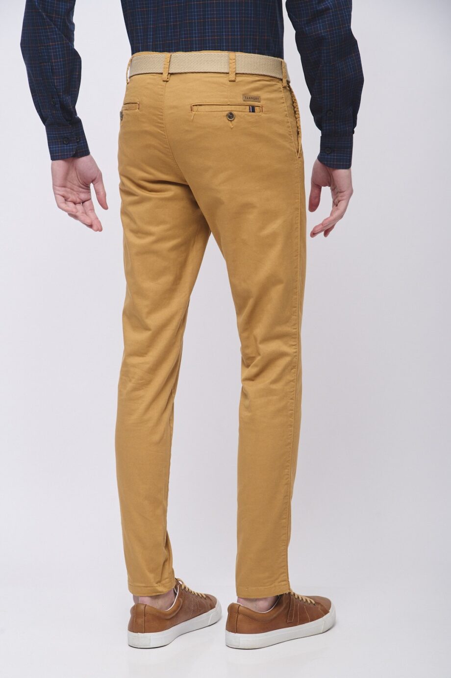 Chino slim fit de gabardina teñida