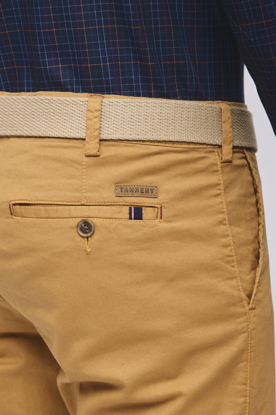Chino slim fit de gabardina teñida