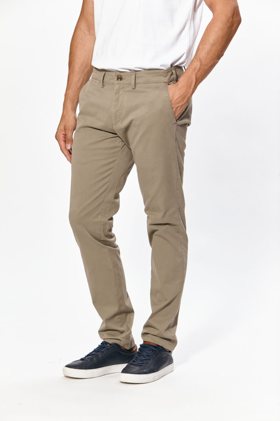 Chino slim fit de gabardina elastizada