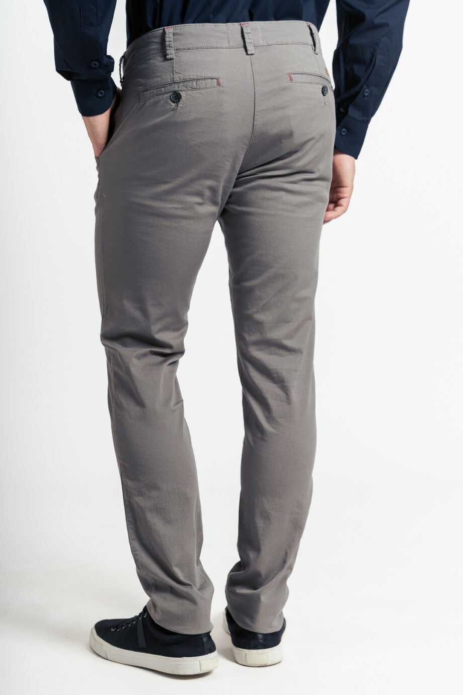 Chino slim fit de gabardina liviana