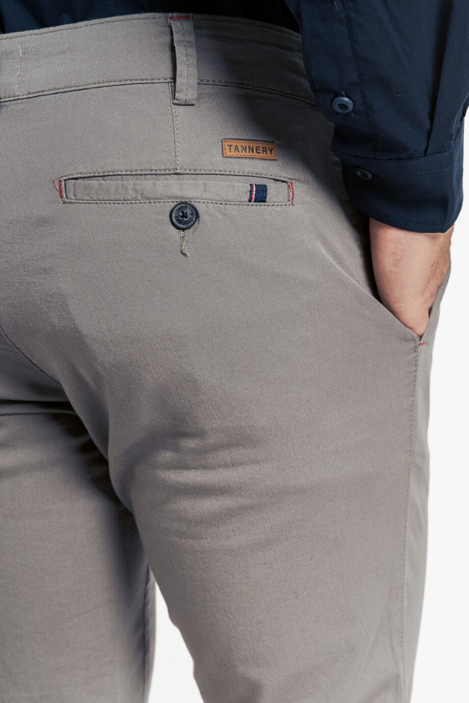 Chino slim fit de gabardina liviana