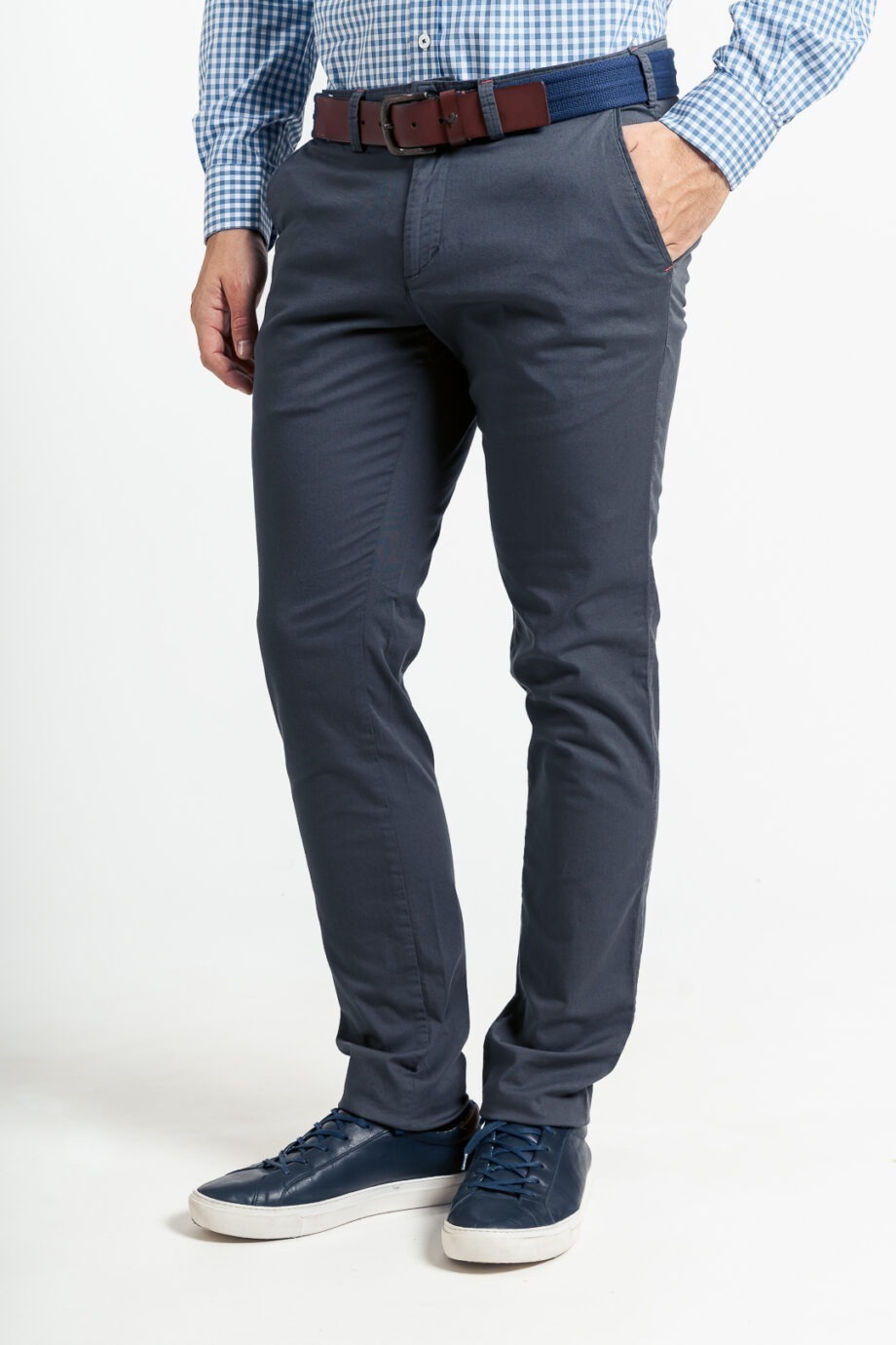Chino slim fit de gabardina liviana