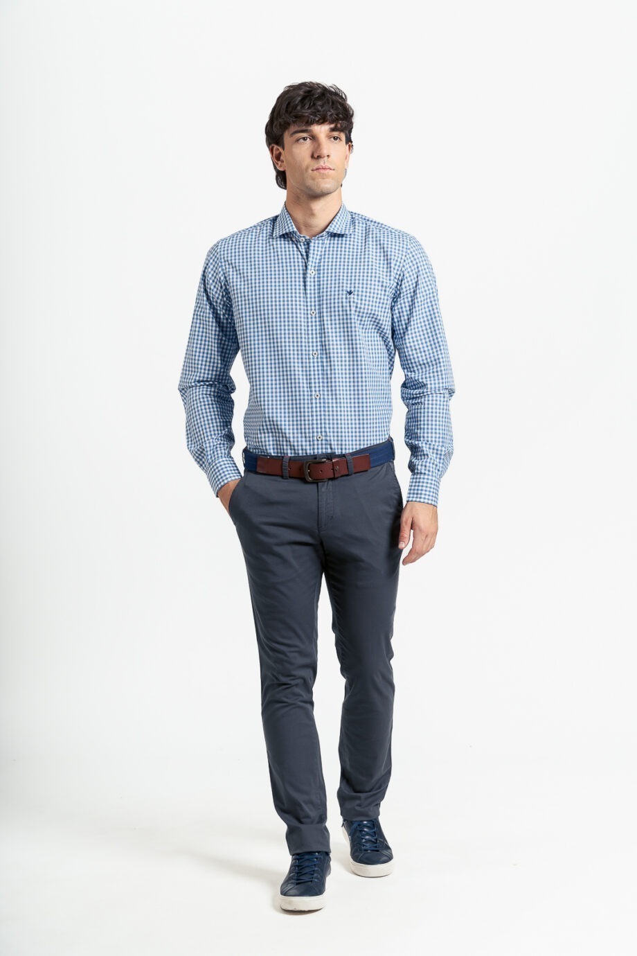 Chino slim fit de gabardina liviana