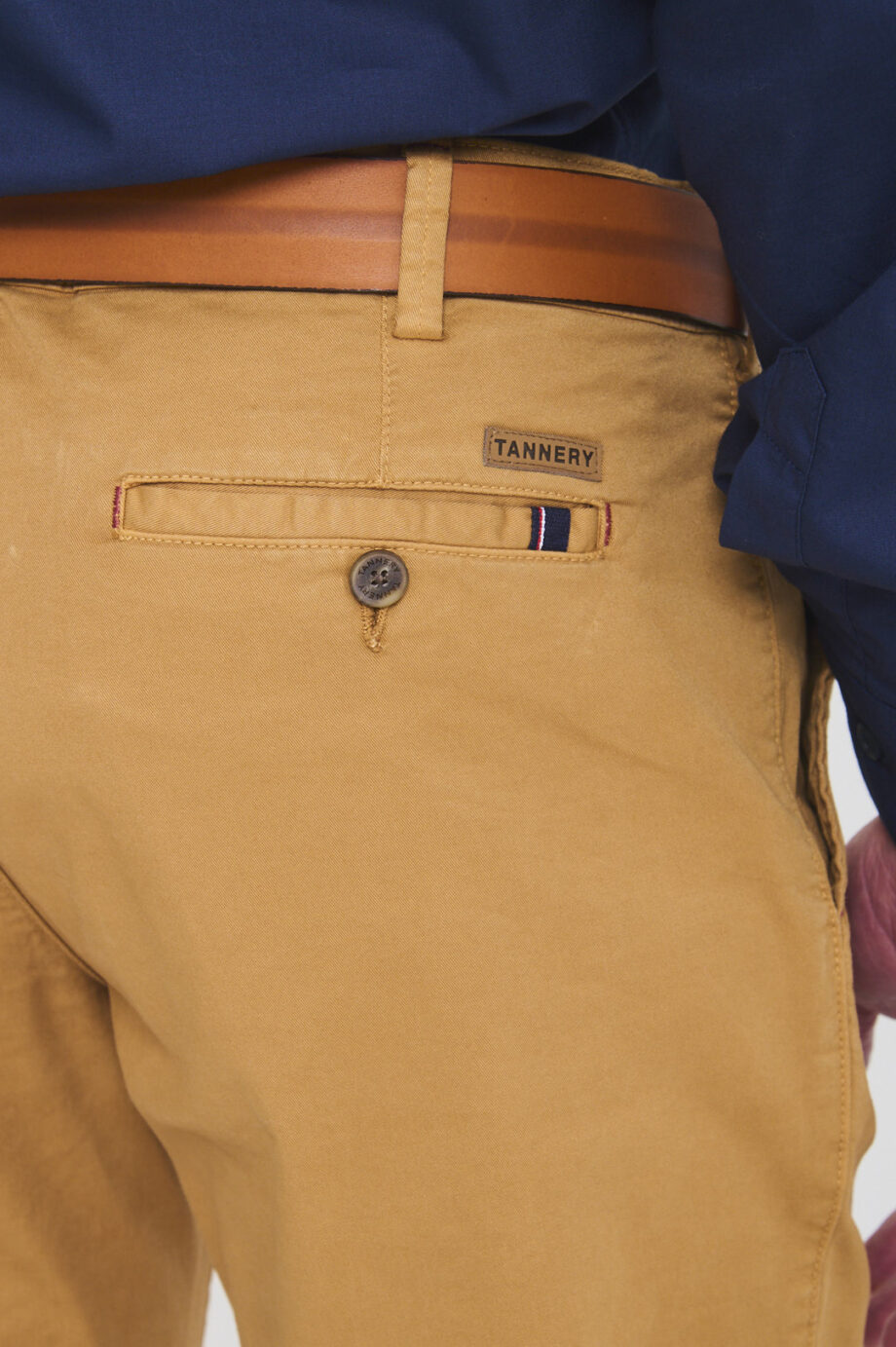Chino slim fit de gabardina teñida