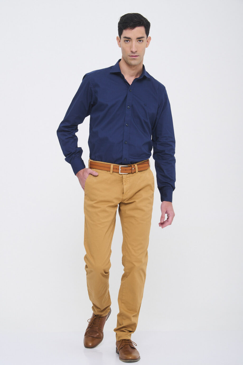 Chino slim fit de gabardina teñida
