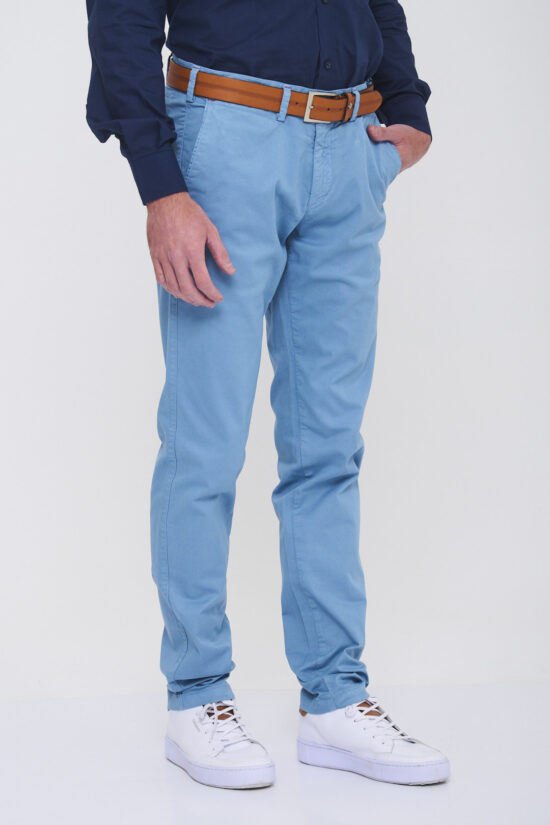 Chino slim fit de gabardina teñida