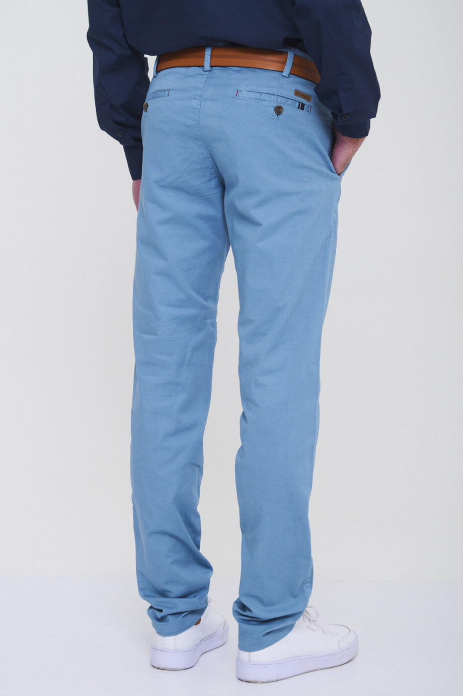 Chino slim fit de gabardina teñida
