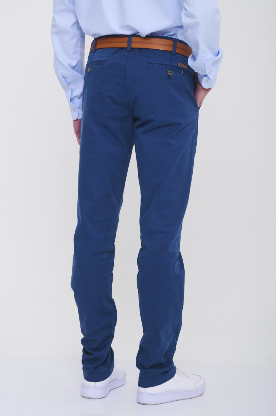 Chino slim fit de gabardina teñida
