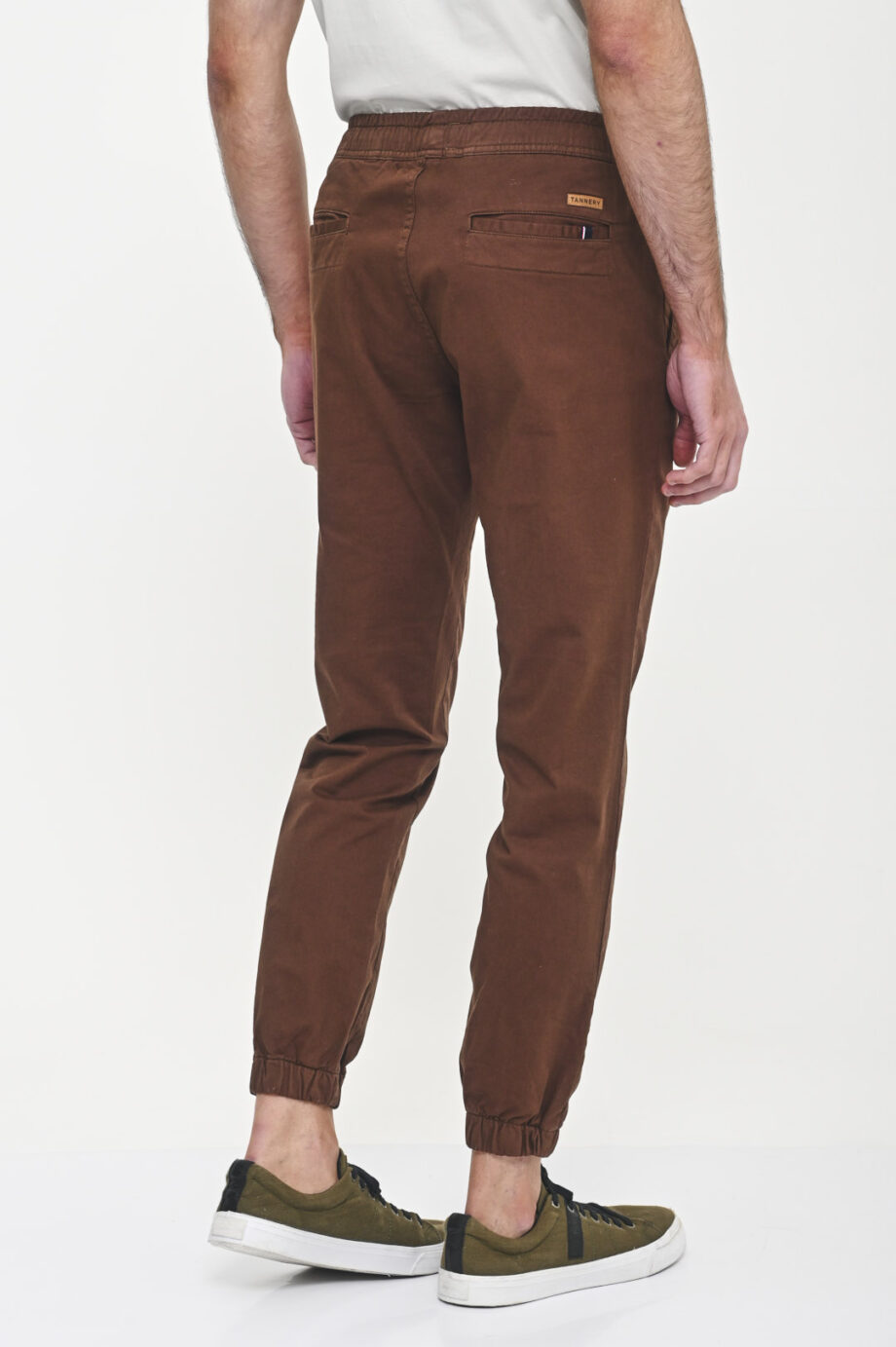 Jogger slim fit de gabardina