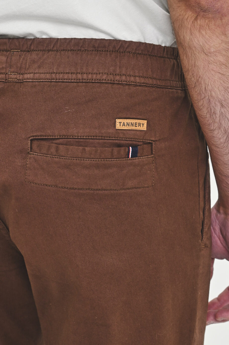Jogger slim fit de gabardina