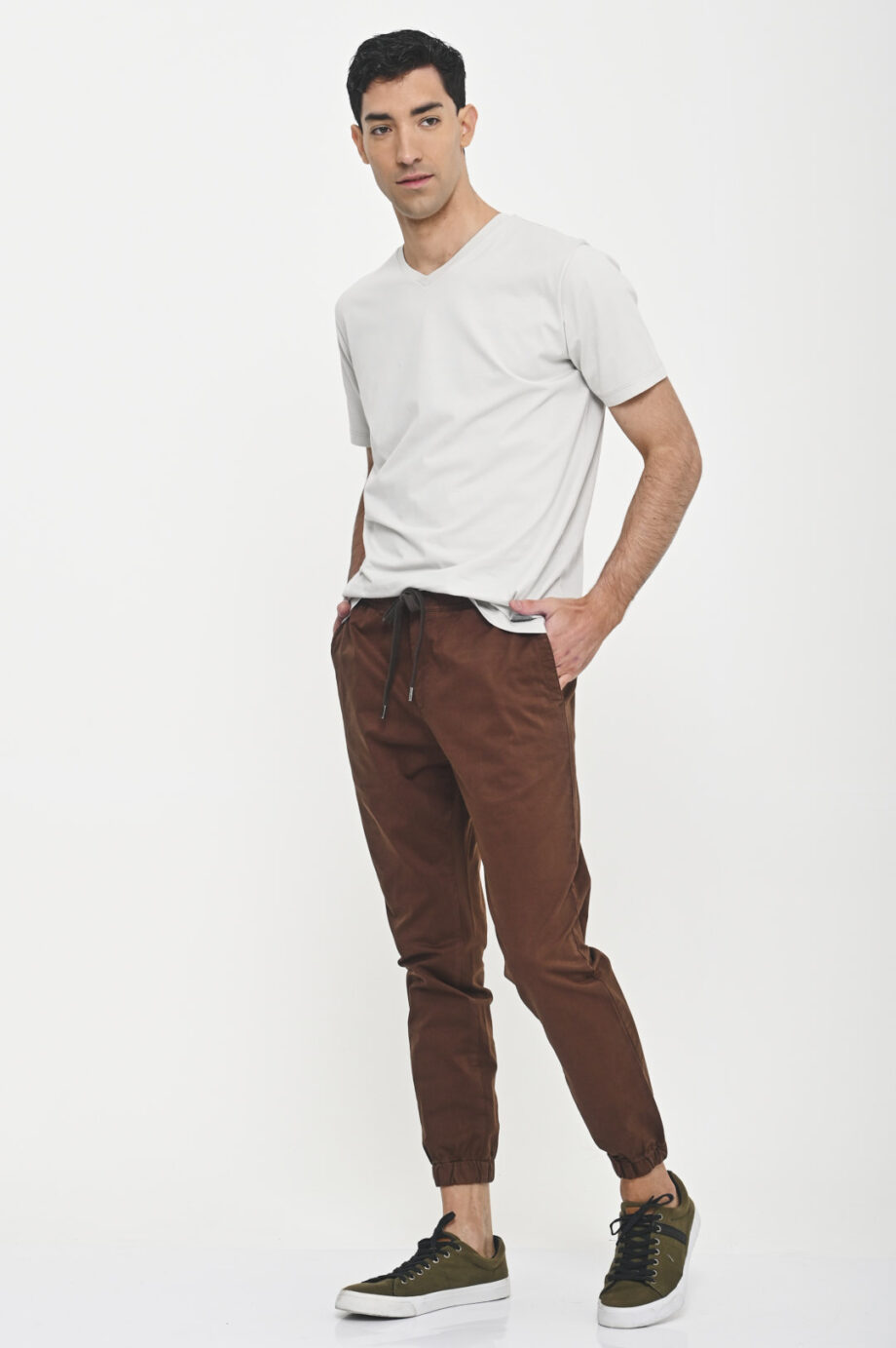 Jogger slim fit de gabardina