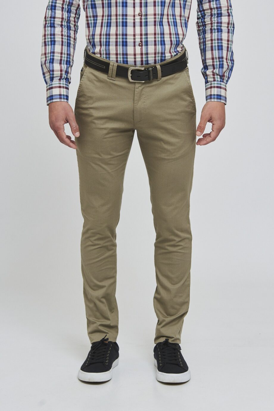 Chino slim fit relax de piqué liviano