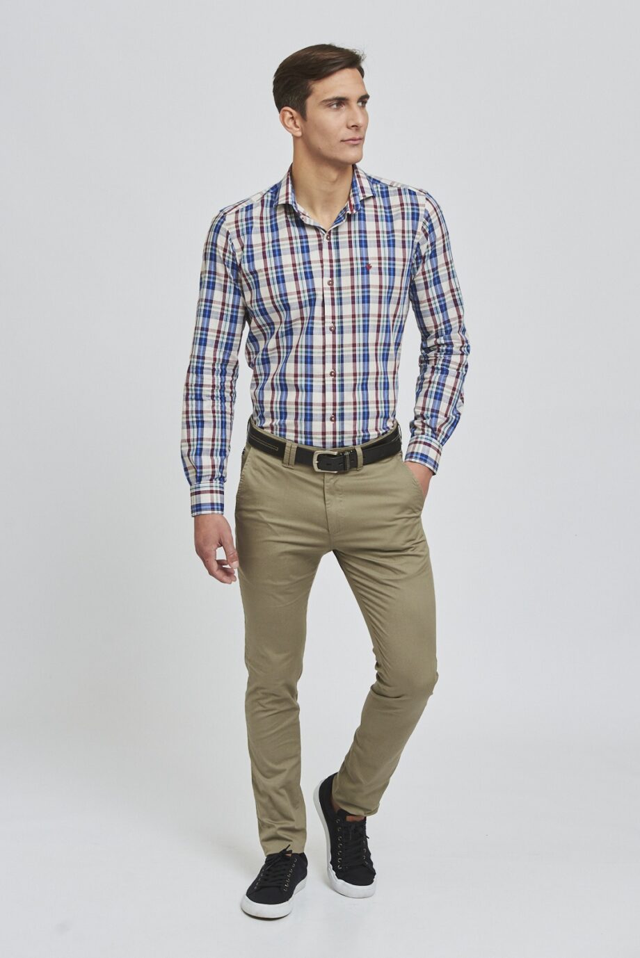 Chino slim fit relax de piqué liviano