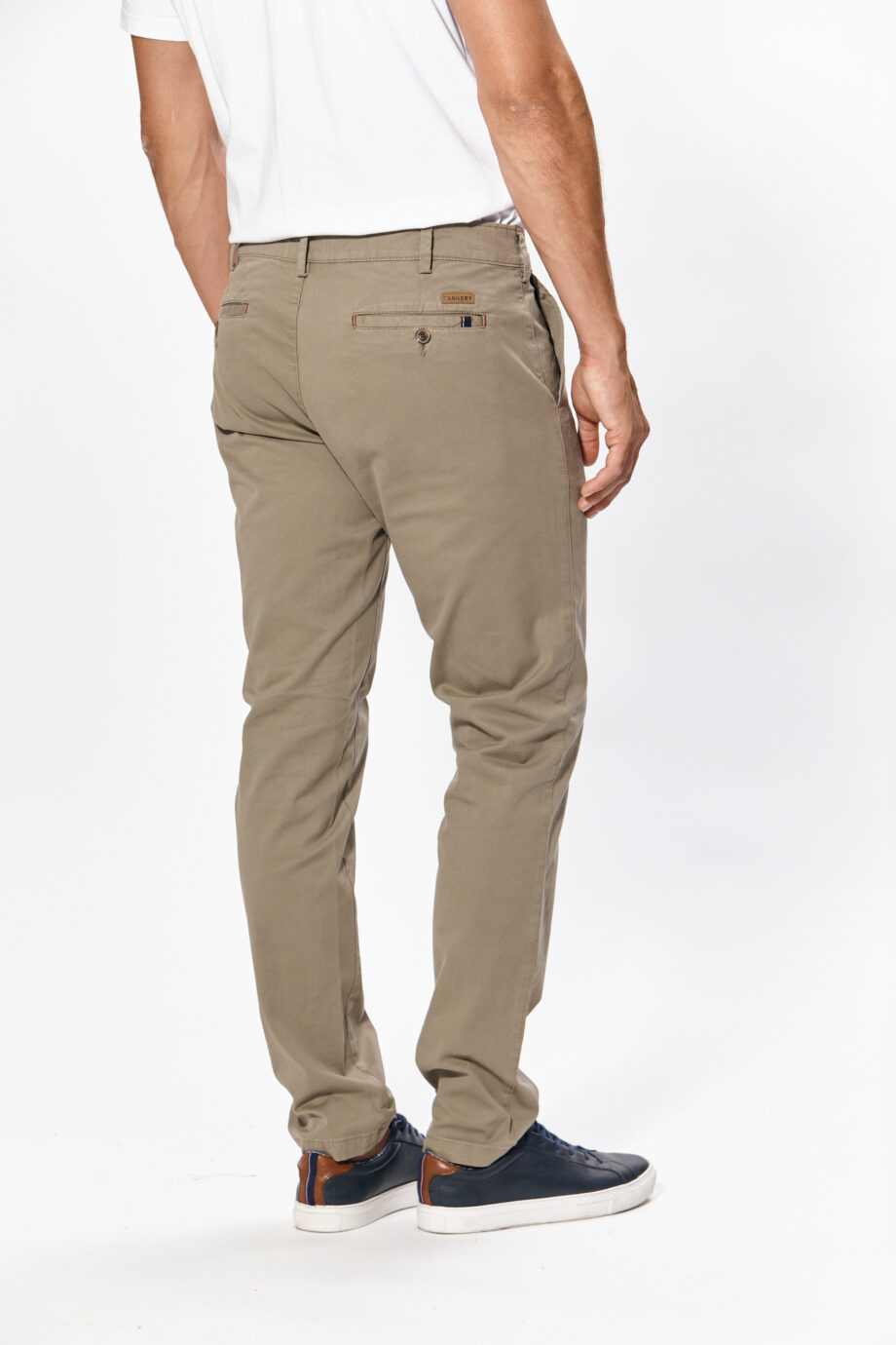 Chino básico slim fit de gabardina