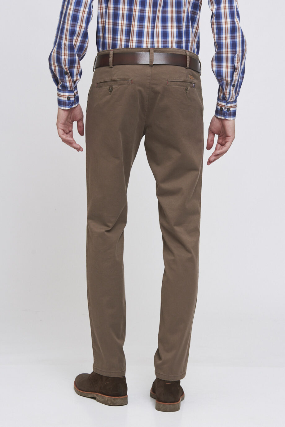 Chino básico slim fit de gabardina
