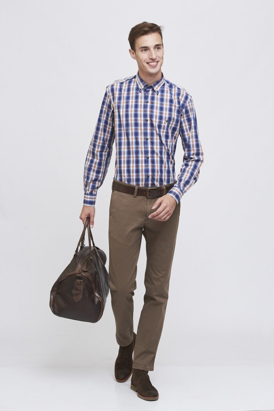 Chino básico slim fit de gabardina
