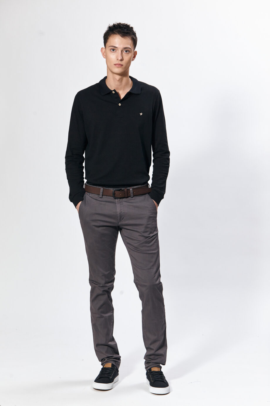 Pantalón sin pinzas slim fit basico satén