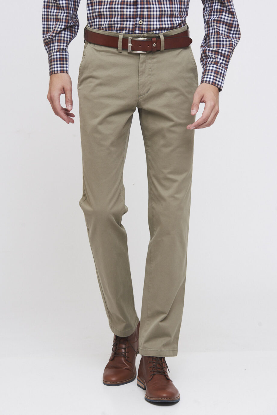 Chino relaxed fit de gabardina