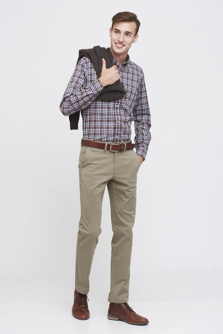 Chino relaxed fit de gabardina