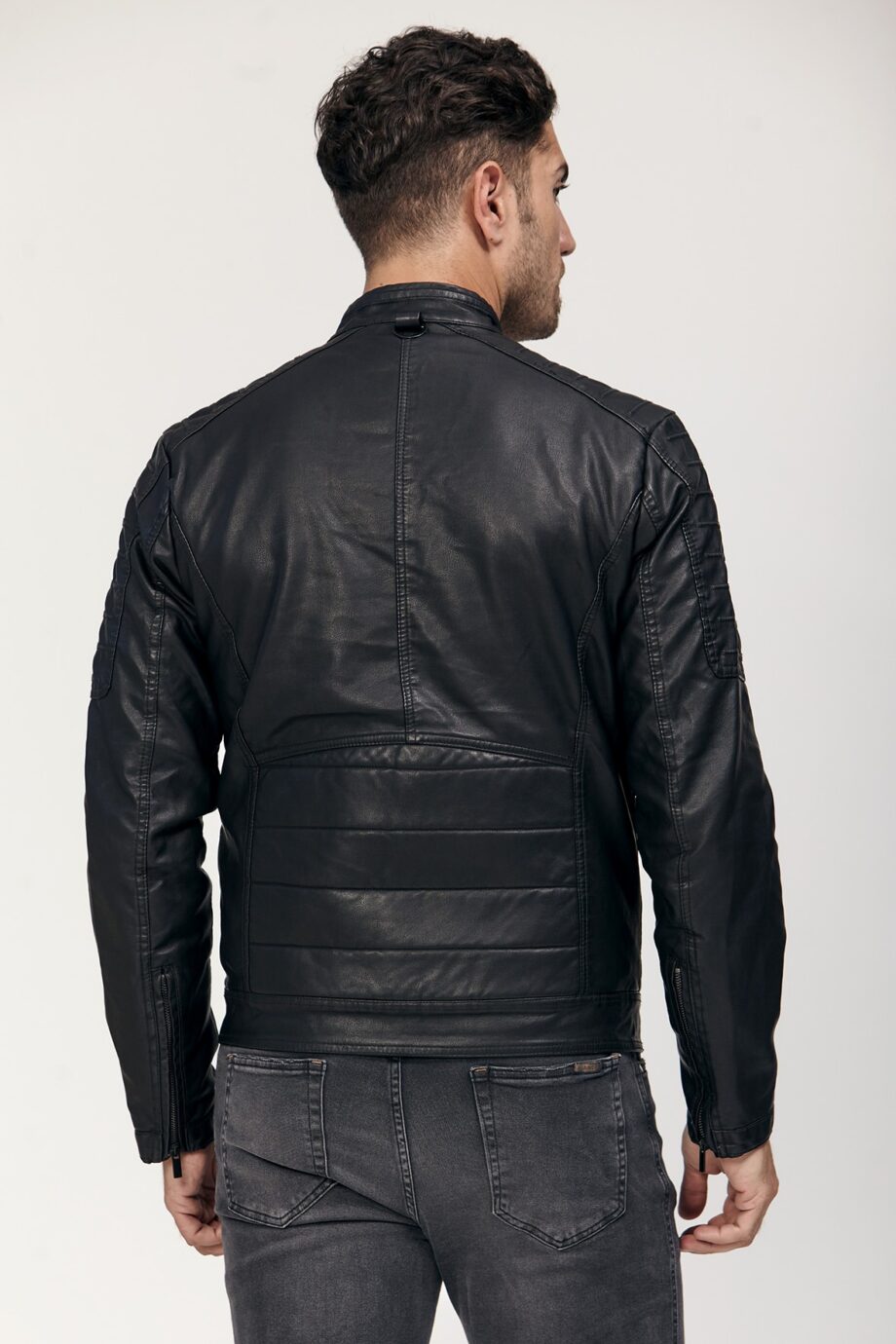 Campera corta de PU