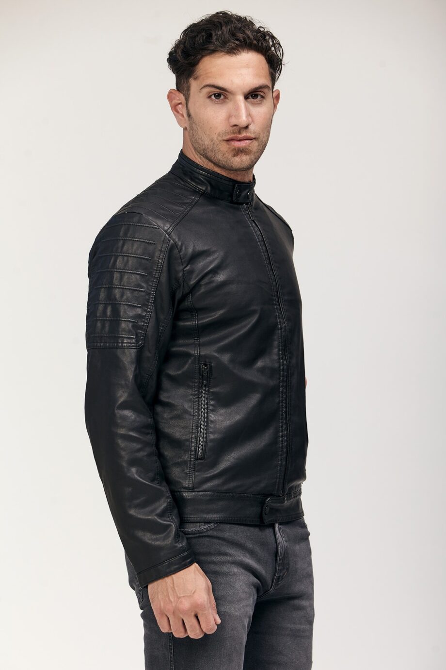 Campera corta de PU