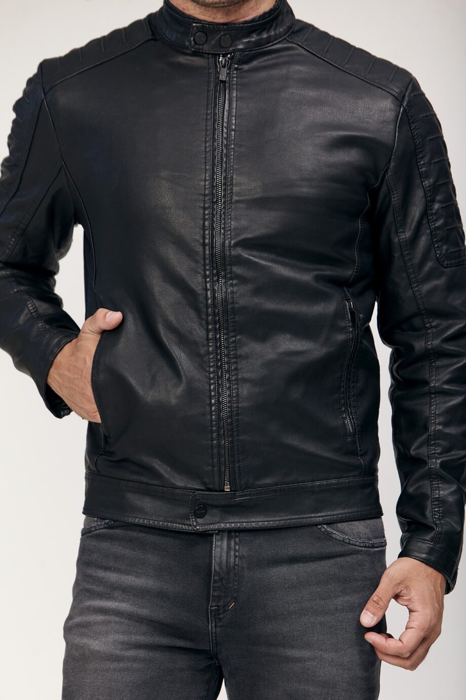 Campera corta de PU