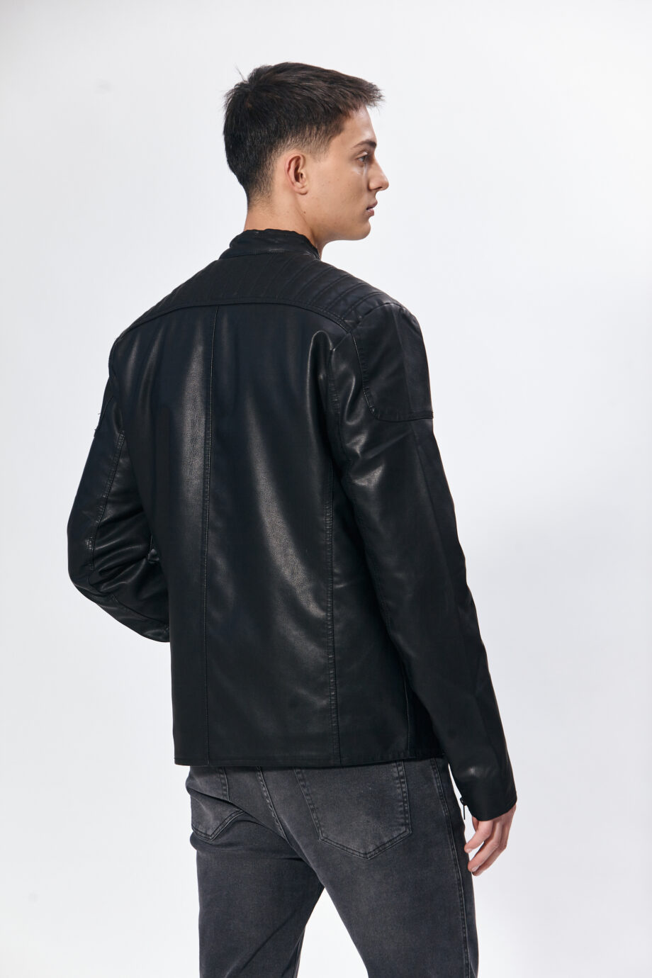Campera corta de P. U.