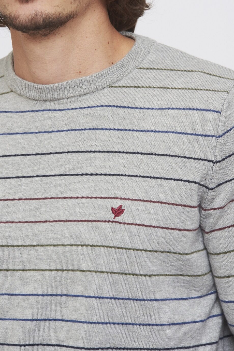Sweater cuello O a cinco colores