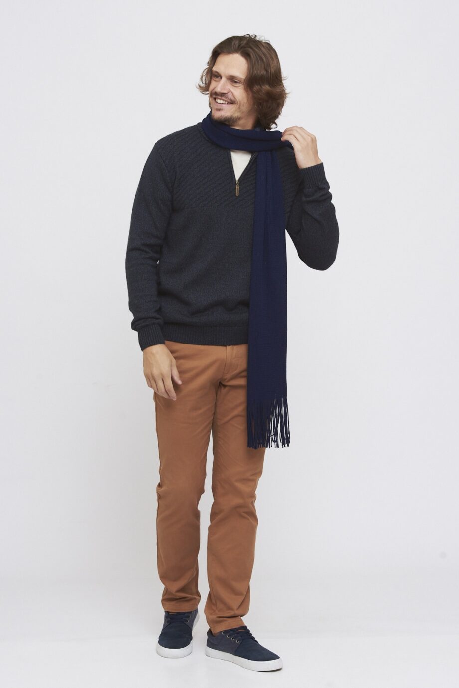 Sweater medio cierre con textura