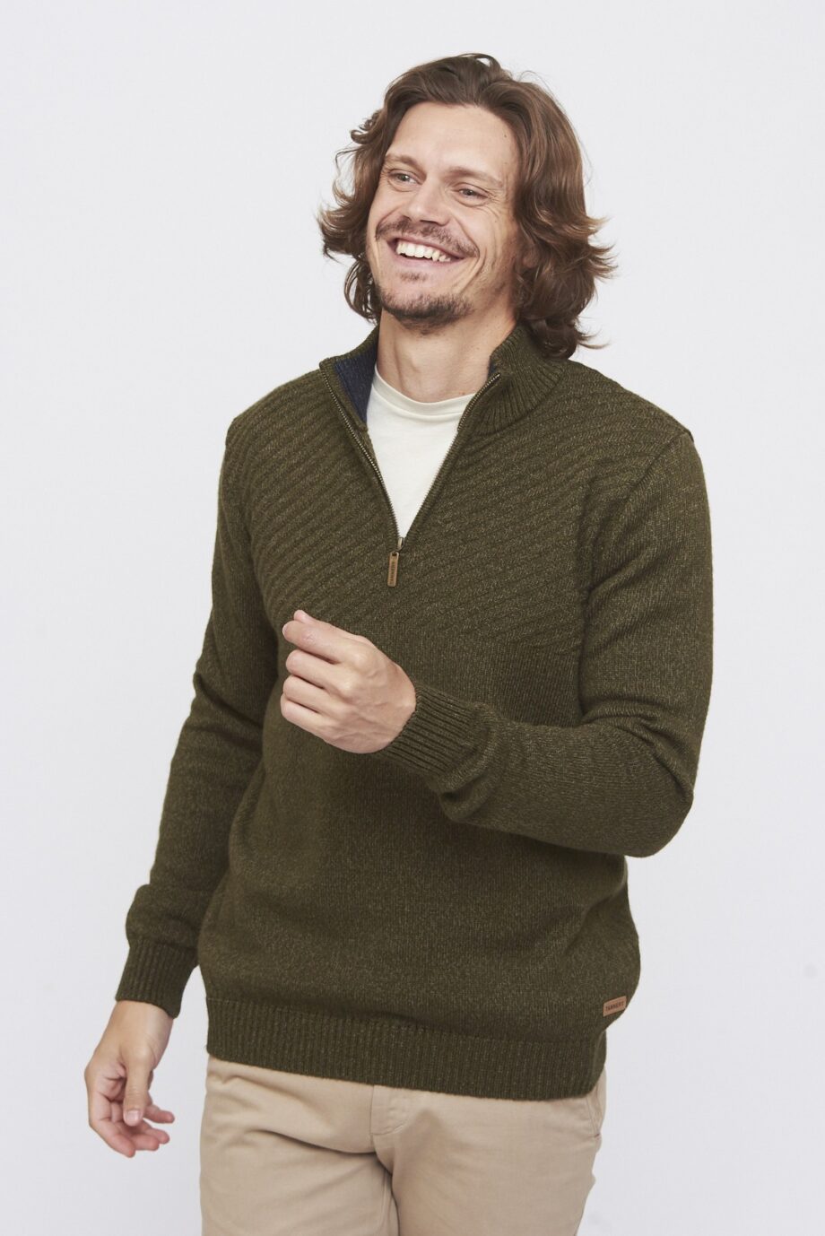Sweater medio cierre con textura