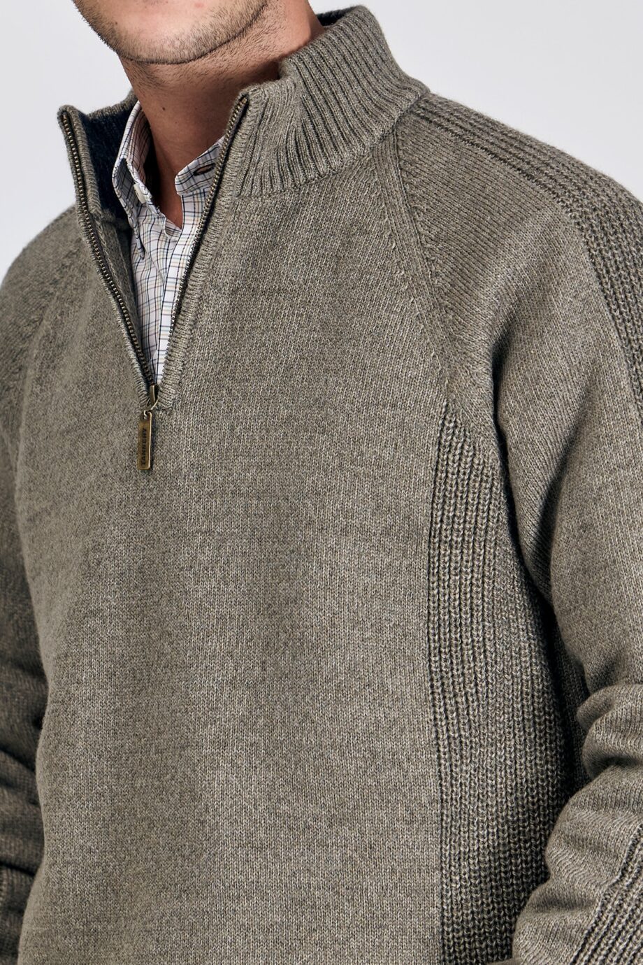 Sweater medio cierre con mangas ranglan