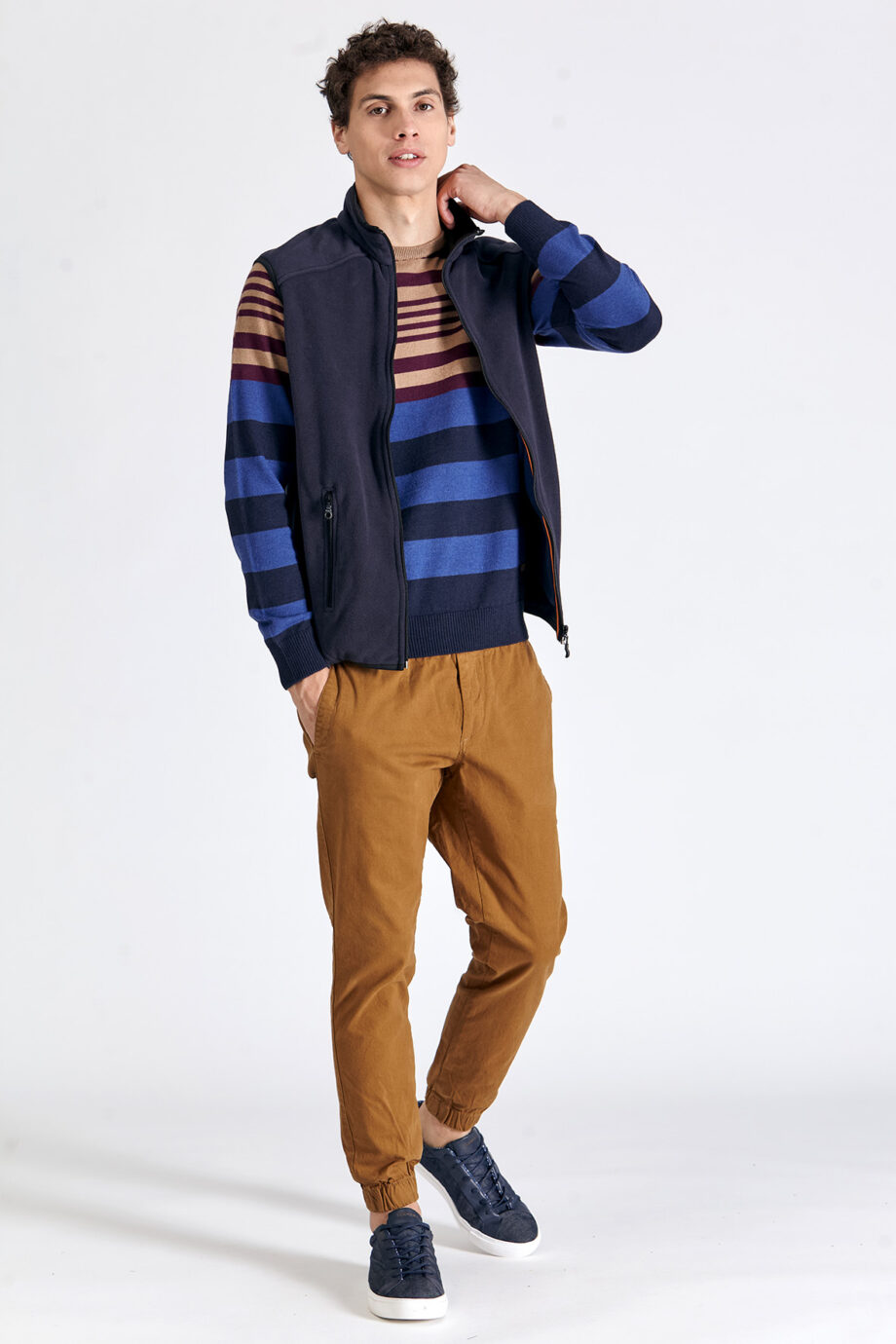 Sweater escote redondo a cuatro colores