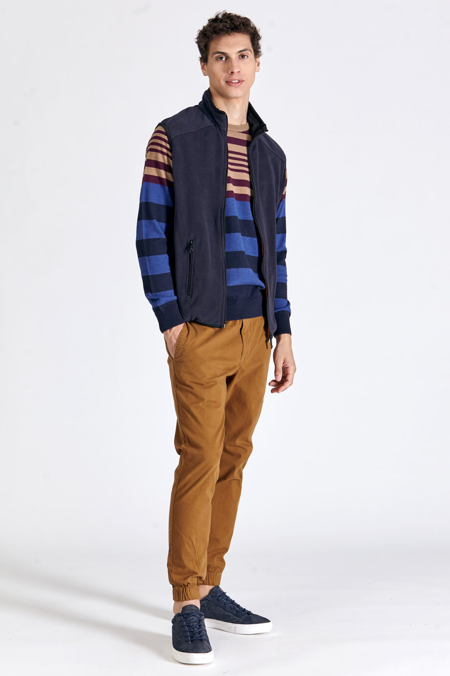 Sweater escote redondo a cuatro colores